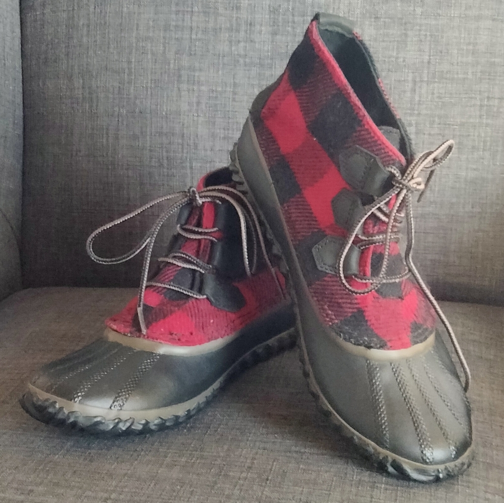 Sorel Size 8.5 Red and Black Plaid Duck Boots Waterproof